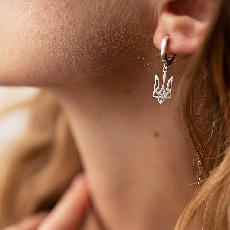 Асиметричні срібні сережки "Герб України - Тризуб" 123242 - 9 Асиметричні срібні сережки "Герб України - Тризуб" 123242 від ювелірного магазину Онікс - 9