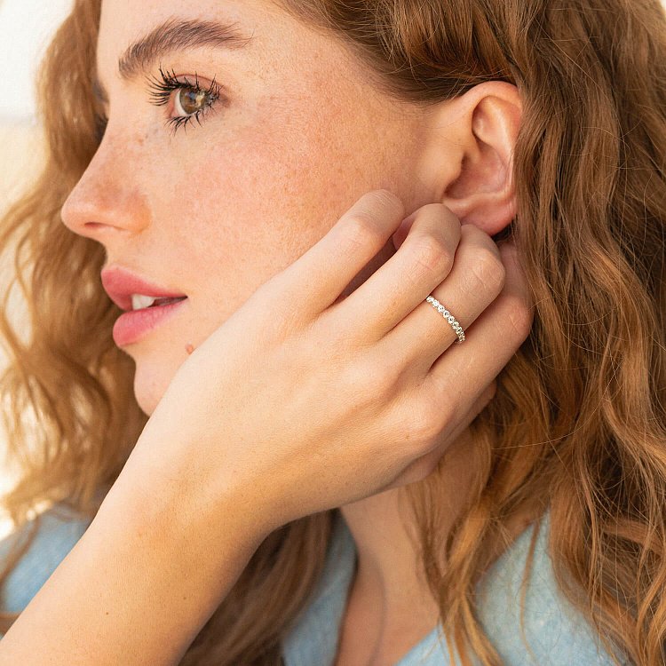 Золота каблучка з доріжкою каменів (діаманти) кб0427mi від ювелірного магазину Онікс - 2