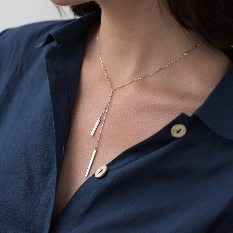 Серебряное колье в стиле минимализм 18888 от ювелирного магазина Оникс - 2