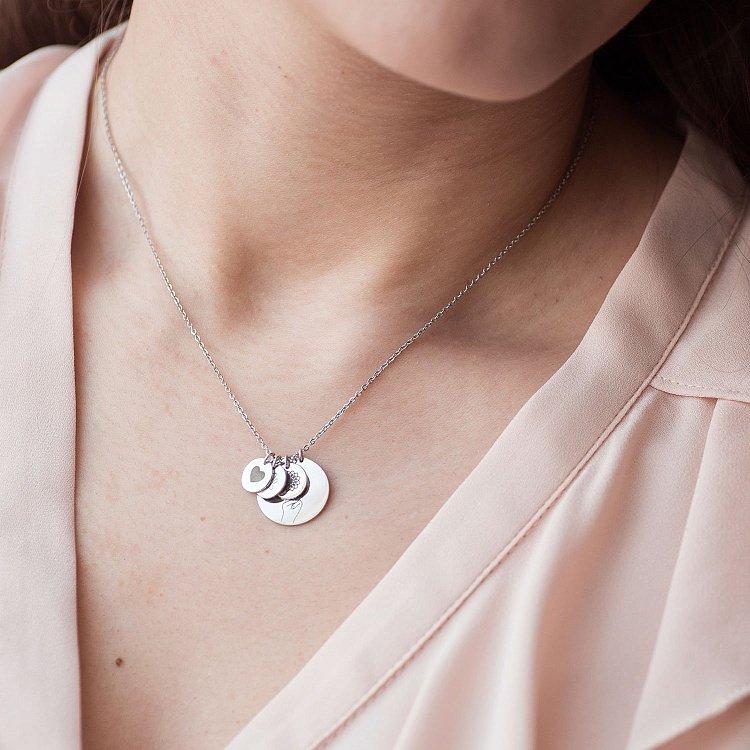 Срібне кольє з гравіюванням "Мій дім там, де моя сім'я" 18997 від ювелірного магазину Онікс - 1