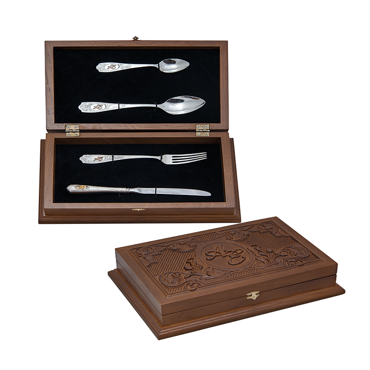 Набор столовый персональный с монограммой под заказ н73000 от ювелирного магазина Оникс