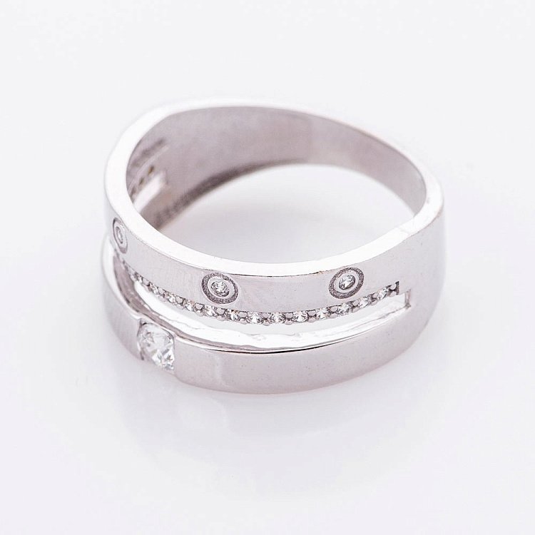 Золотое кольцо с фианитами к04982 от ювелирного магазина Оникс - 1