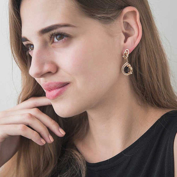 Золоті сережки з димчастим кварцом і фіанітами с03903 від ювелірного магазину Онікс