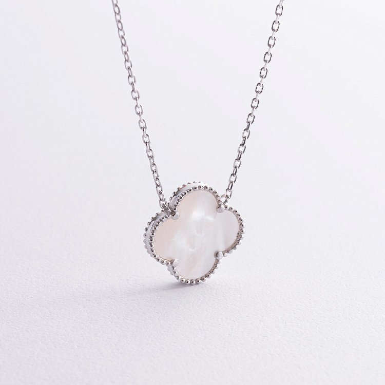 Серебряное колье "Клевер" (перламутр) 181324 от ювелирного магазина Оникс