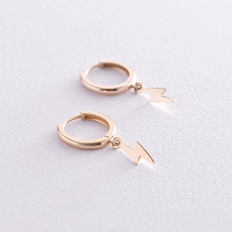 Сережки - кільця "Блискавки" у жовтому золоті с08067 від ювелірного магазину Онікс