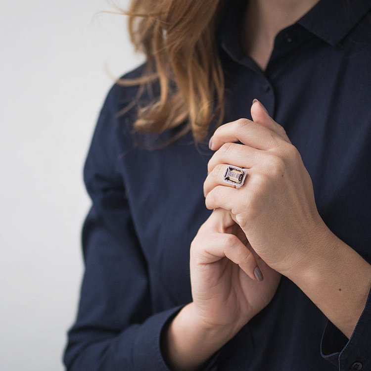 Золота каблучка з раухтопазом і фіанітами 14032082р від ювелірного магазину Онікс - 5