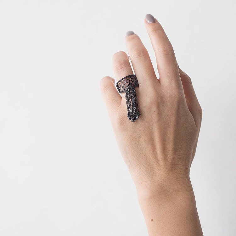 Серебряное кольцо с фианитами (оксидирование) 111894 от ювелирного магазина Оникс - 5