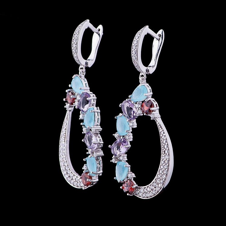 Срібні сережки з кольоровими фіанітами 121909 від ювелірного магазину Онікс - 1