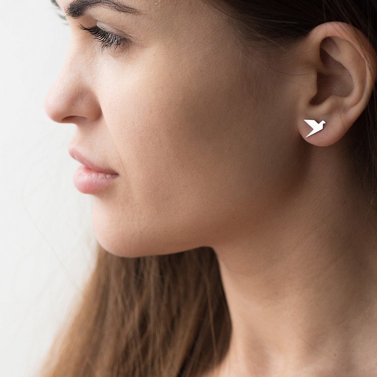 Золотые серьги-пусеты "Летающие птички" с06408 от ювелирного магазина Оникс - 2