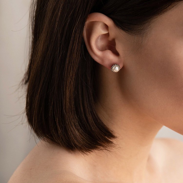 Срібні сережки - пусети з перлами 123066 - 7 Срібні сережки - пусети з перлами 123066 від ювелірного магазину Онікс - 7