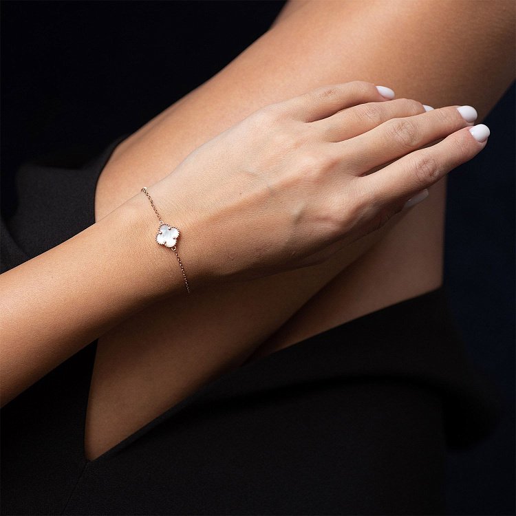 Браслет "Конюшина" в червоному золоті (перламутр) б04457 від ювелірного магазину Онікс - 1