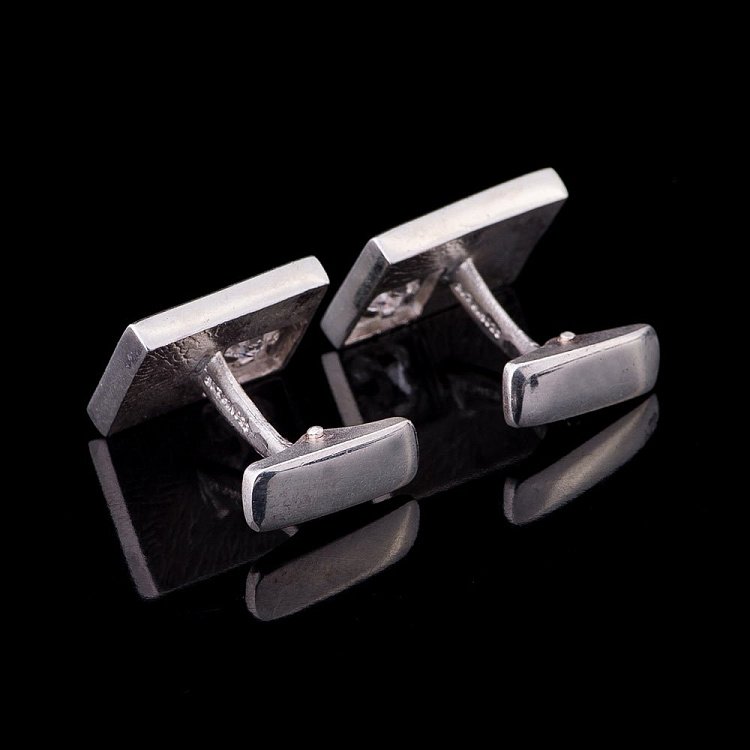 Серебряные запонки с фианитами 25005 от ювелирного магазина Оникс - 1