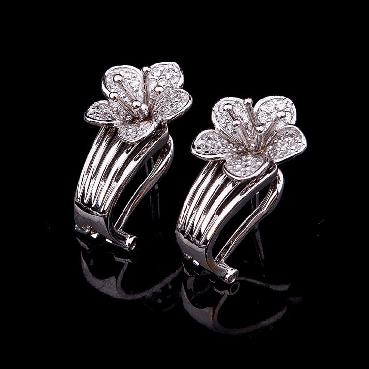 Золотые серьги "Цветочки" с фианитами с02267 от ювелирного магазина Оникс