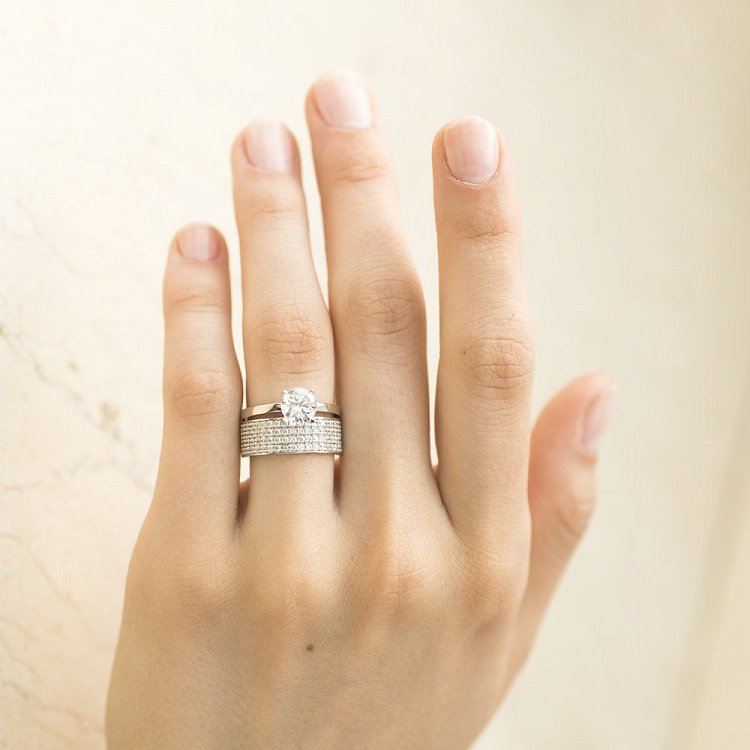 Золота каблучка з фіанітами к05363 - 3 Золота каблучка з фіанітами к05363 від ювелірного магазину Онікс - 3