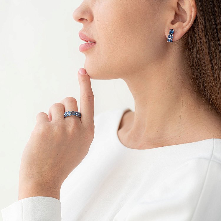 Золотое кольцо с сапфирами и бриллиантами R13015Saj - 1 Золотое кольцо с сапфирами и бриллиантами R13015Saj от ювелирного магазина Оникс - 1