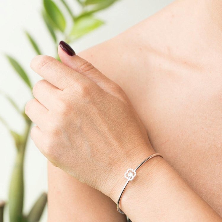 Золотой браслет "Клевер" с фианитами б03503 от ювелирного магазина Оникс