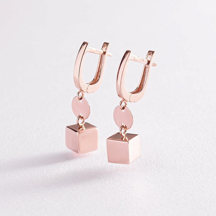 Золотые серьги с кубиками с07838 от ювелирного магазина Оникс