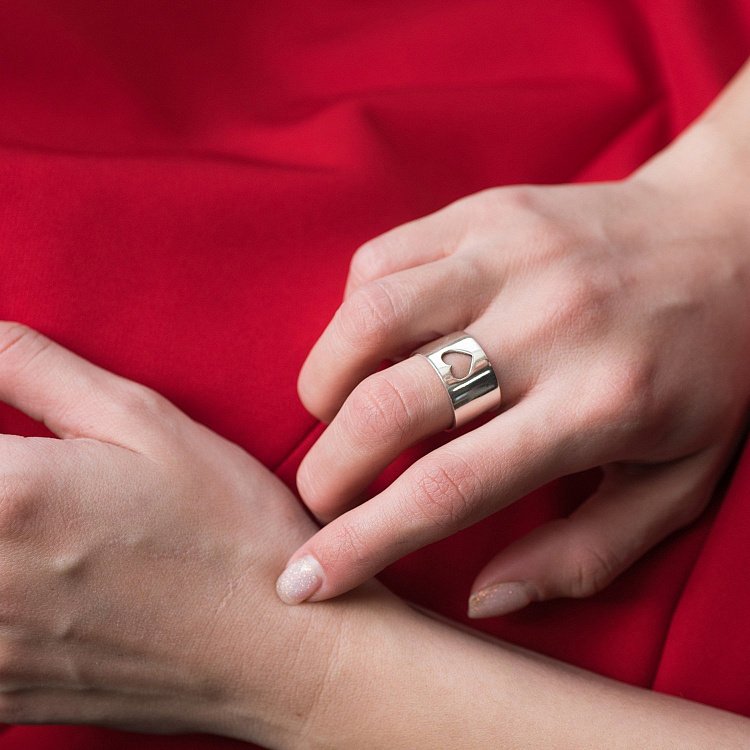 Срібна каблучка "Серце" 112229 від ювелірного магазину Онікс - 9