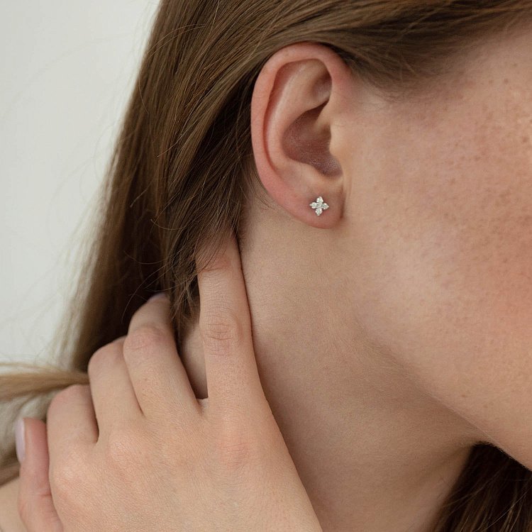 Золотые серьги - пусеты с бриллиантами с2546 от ювелирного магазина Оникс - 2