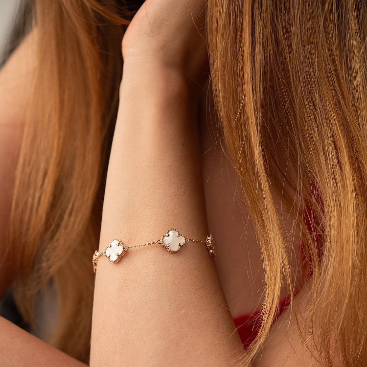 Браслет "Клевера" с перламутром (красное золото) б05444 от ювелирного магазина Оникс - 3