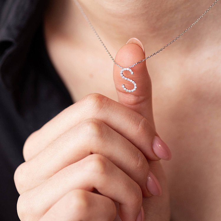 Золоте кольє з літерою "S" з діамантами 133601121 від ювелірного магазину Онікс - 7