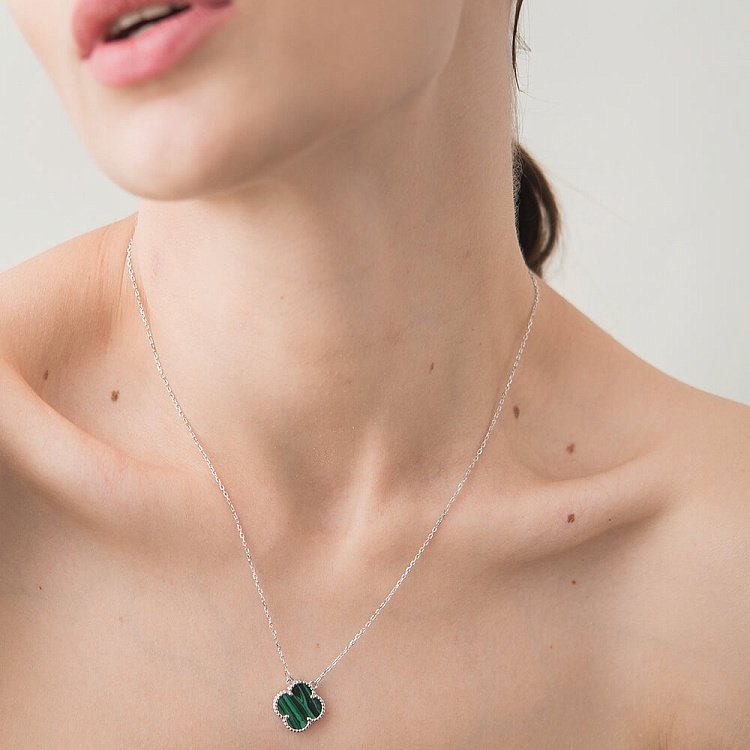 Серебряное колье "Клевер" с малахитом 181267 от ювелирного магазина Оникс - 5