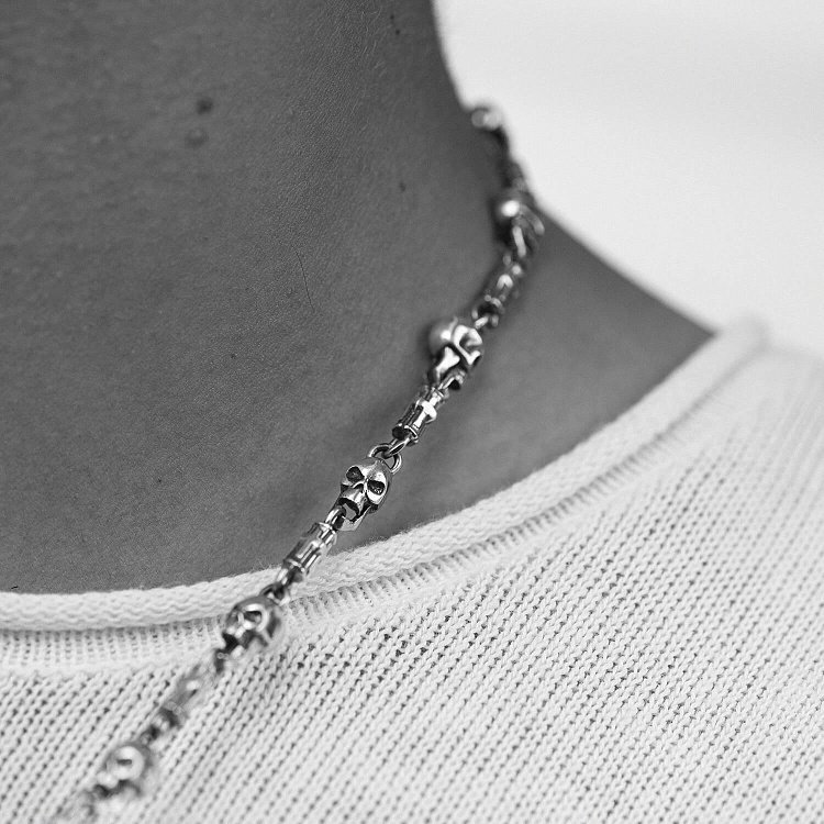 Серебряное колье "Черепа" 364 от ювелирного магазина Оникс - 1