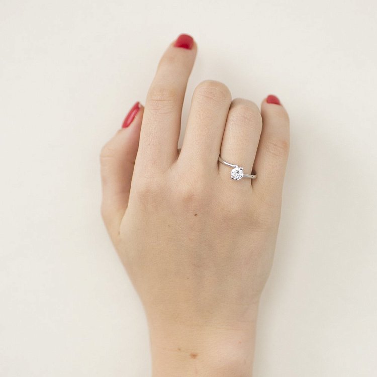 Серебряное кольцо с фианитом 11925 от ювелирного магазина Оникс - 2