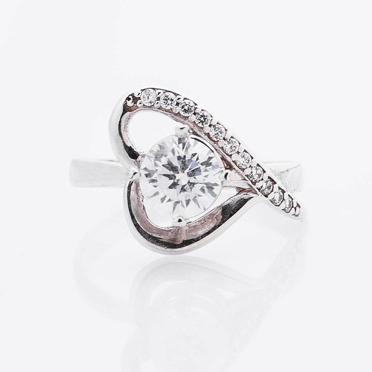 Золотое кольцо (фианиты) к01651ж от ювелирного магазина Оникс - 1