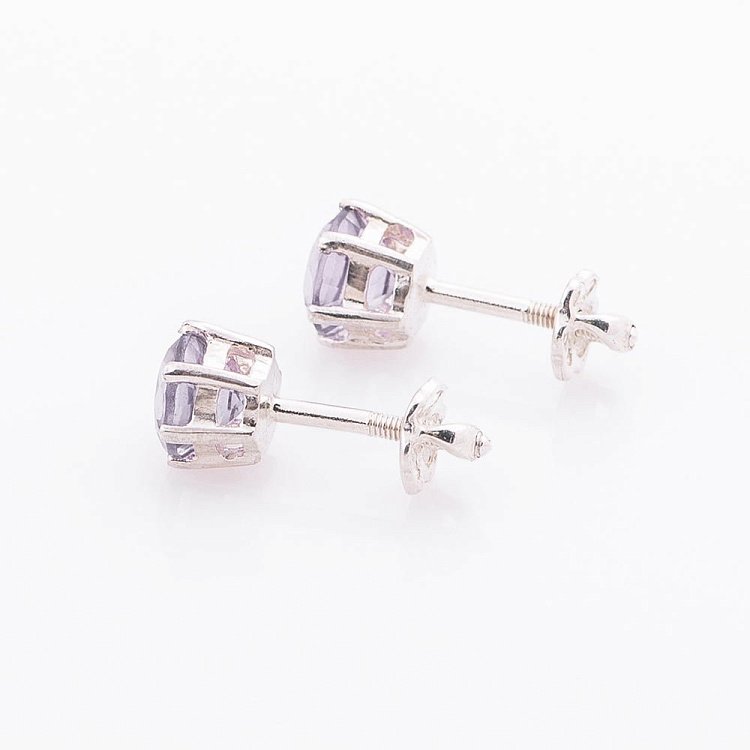 Серебряные серьги-гвоздики с аметистом 6 мм 121986 от ювелирного магазина Оникс - 2