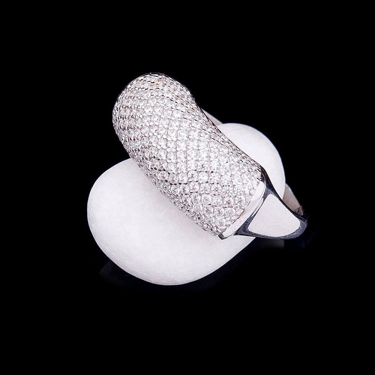 Золотое кольцо с фианитами к03313 от ювелирного магазина Оникс