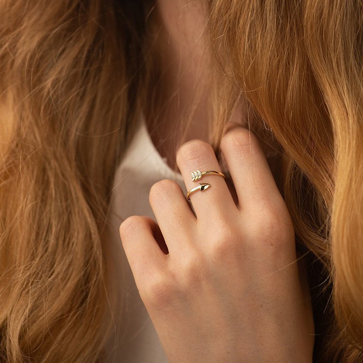 Каблучка "Стріла" в жовтому золоті (фіаніти) к08172 від ювелірного магазину Онікс - 5