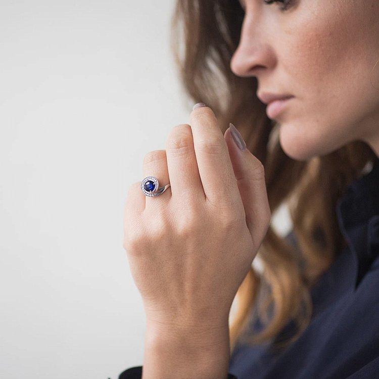 Золота каблучка з сапфіром і фіанітами 14034094 від ювелірного магазину Онікс - 4