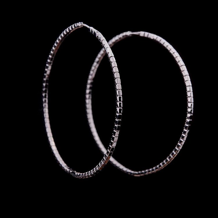 Золотые серьги "Кольца" с черными фианитами TNSCIONECCB0b от ювелирного магазина Оникс