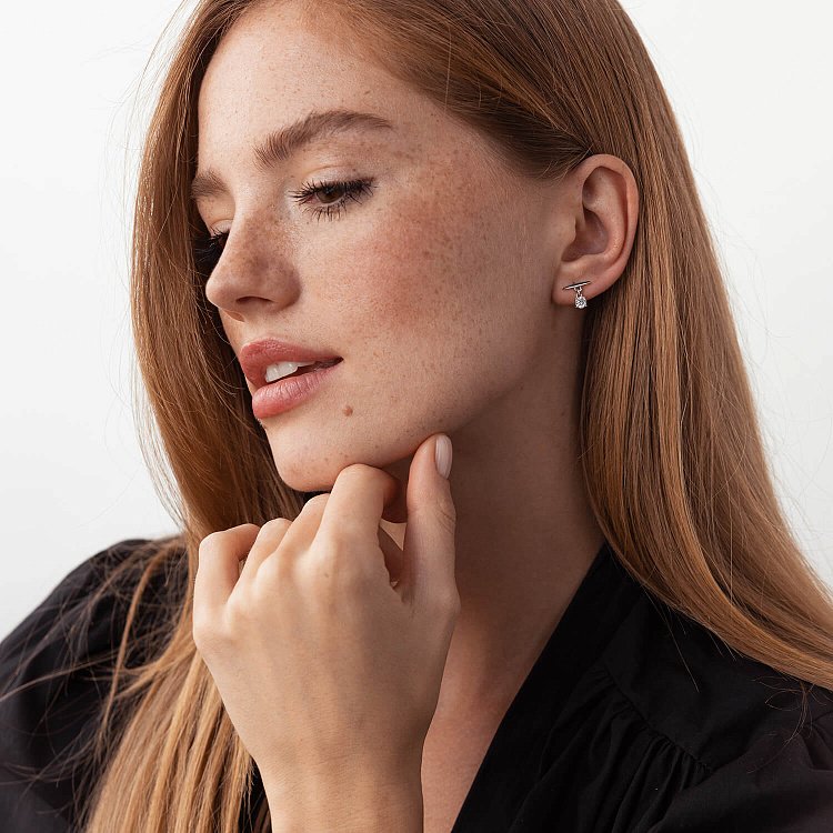 Срібні сережки - пусетами "Естер" з фіанітами 123219 від ювелірного магазину Онікс - 1