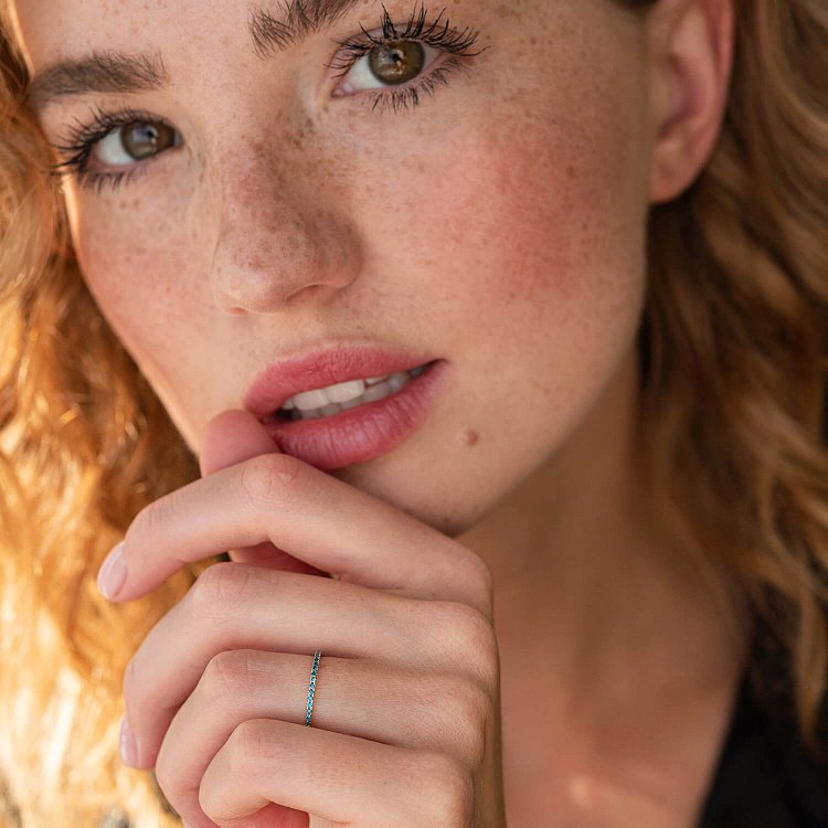 Золотое кольцо с голубыми бриллиантами 226911121 от ювелирного магазина Оникс - 3