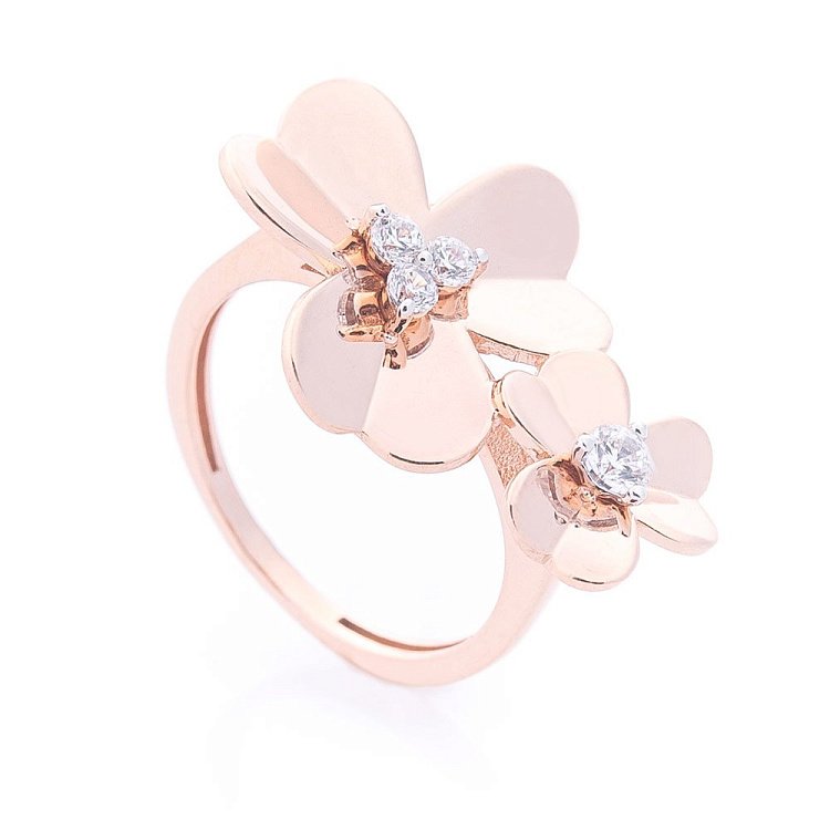 Золотий перстень з квіточками (фіаніт) к06221 Золотий перстень з квіточками (фіаніт) к06221 від ювелірного магазину Онікс