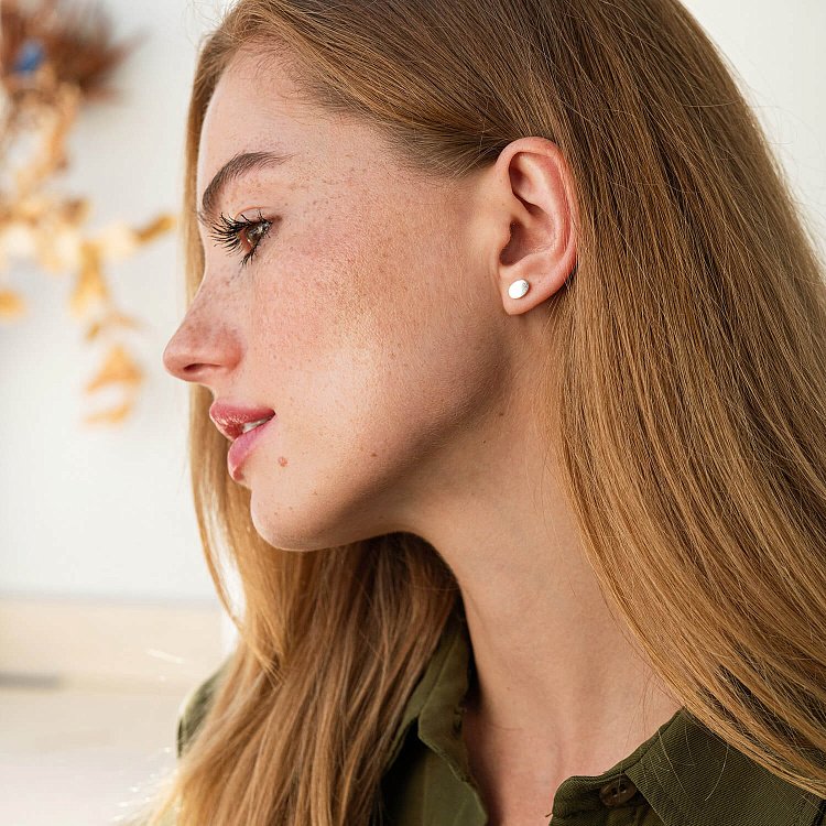 Золоті сережки - пусети Овальні без каменів с06044 від ювелірного магазину Онікс - 1