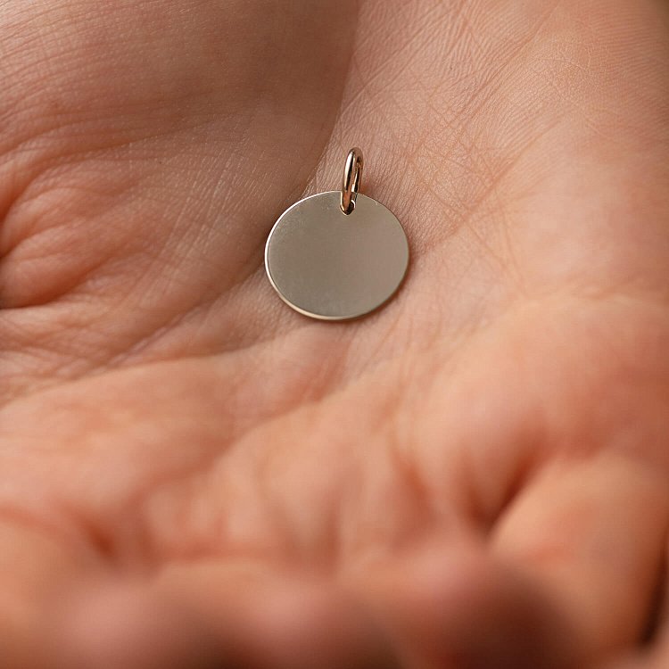 Кулон для гравировки в белом золоте (14 мм) п03519 от ювелирного магазина Оникс - 3