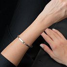 Жесткий серебряный браслет "1 год - это 365 возможностей" 141479g от ювелирного магазина Оникс - 1
