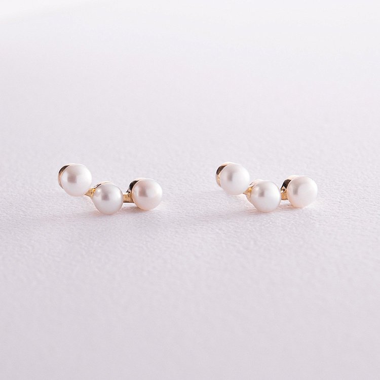 Серьги - пусеты "Джейн" в желтом золоте с жемчугом с08060 от ювелирного магазина Оникс