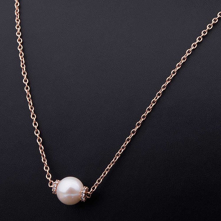 Золоте кольє з культивованими прісноводним перлами і фіанітами 536 від ювелірного магазину Онікс