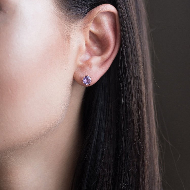 Золотые сережки-пусеты с аметистом с06306 от ювелирного магазина Оникс - 3