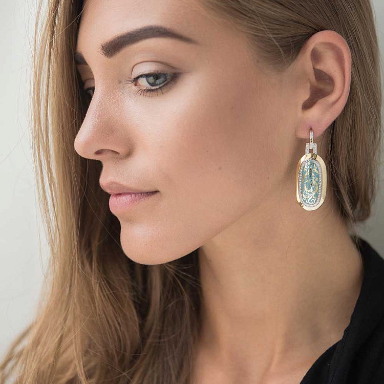 Золотые серьги с эмалью и фианитами с03847 от ювелирного магазина Оникс