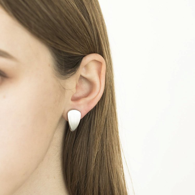 Золотые серьги на английской застежке с05055 от ювелирного магазина Оникс - 4