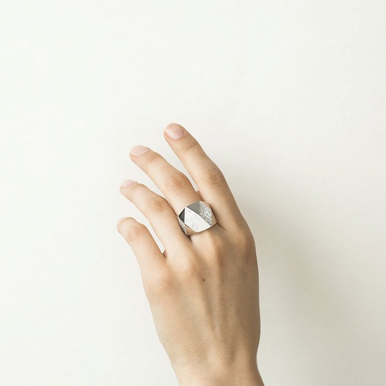 Эксклюзивное золотое кольцо с фианитами к04518 от ювелирного магазина Оникс - 3