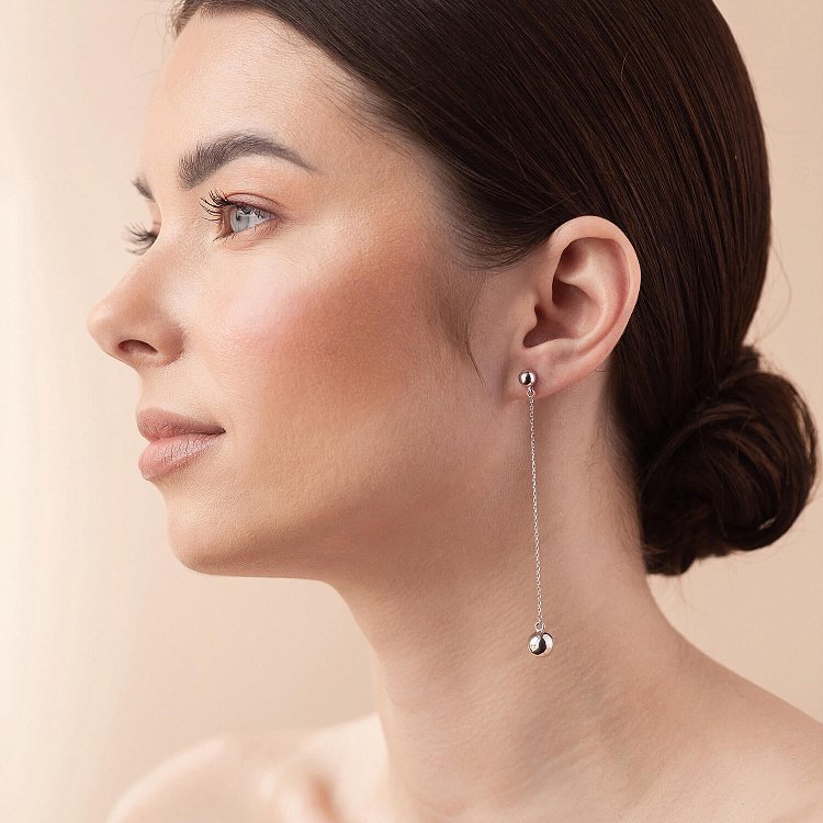 Серьги - пусеты "Margo" с шариками на цепочке (белое золото) с08242 от ювелирного магазина Оникс - 1