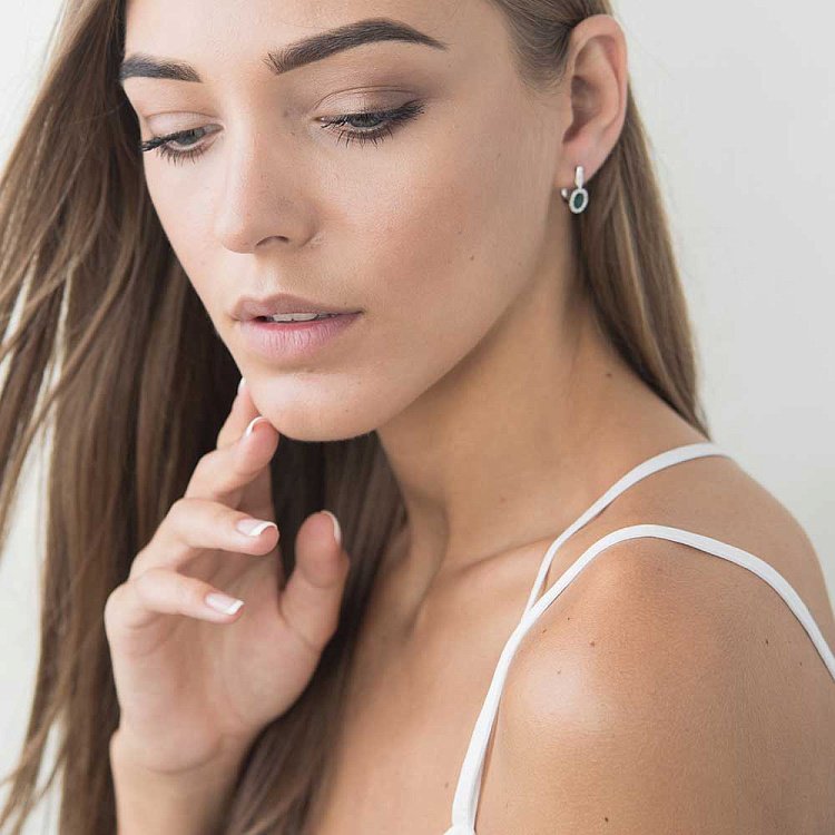 Золотые серьги с бриллиантами и изумрудами E30022RA1 от ювелирного магазина Оникс - 5