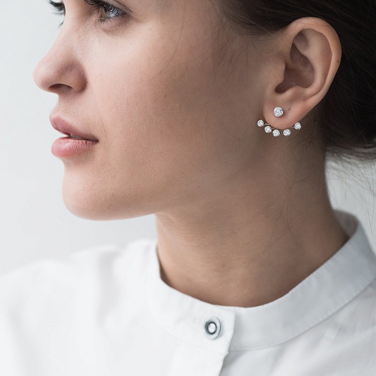 Срібні сережки-пусети з фіанітами 121652 від ювелірного магазину Онікс