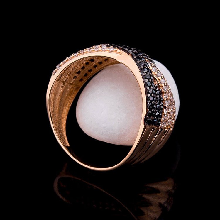 Золотое кольцо с фианитами к03452 от ювелирного магазина Оникс - 1